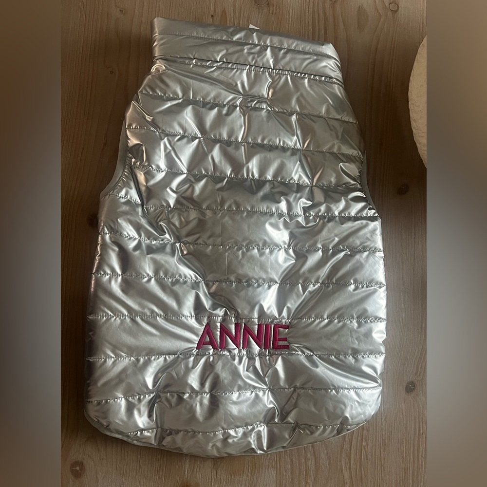 NWOT Mark & Graham Quilted Dog Puffer Lg “Annie”